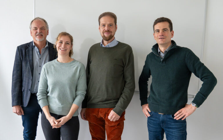 Wolfgang Herda (ADAC Hessen-Thüringen), Maike Willeitner (Pressereferentin ADAC), LJV-Pressesprecher Markus Stifter und Oliver Reidegeld (Pressesprecher ADAC Hessen-Thüringen)