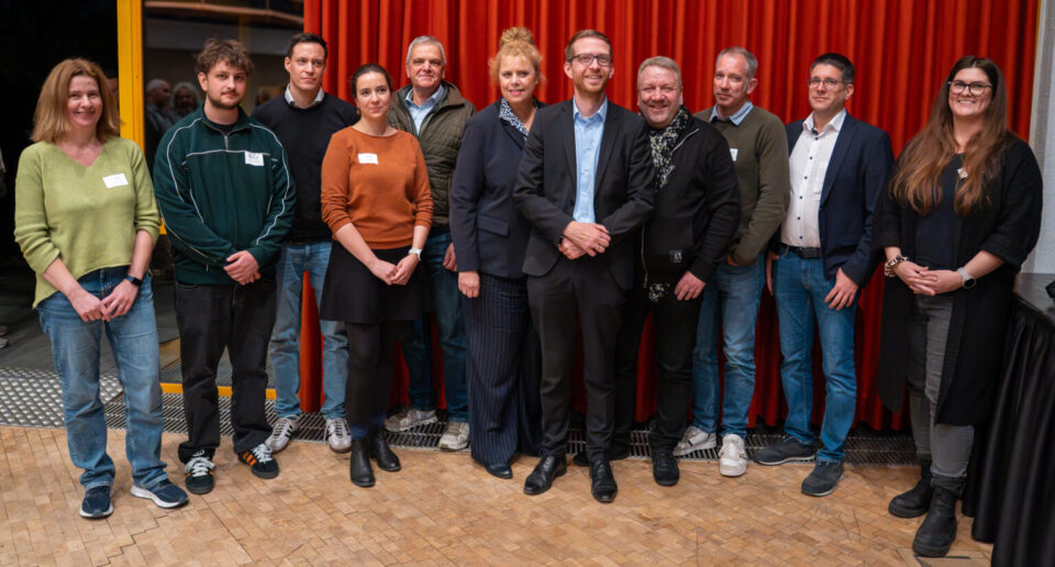 Sabine Wenkel (stellv. AL UJB), Aron Brackmann (Sachbearbeitung UJB), Simon Menden (AL Ländlicher Raum), Linda Pfaller (Amtliche Tierärztin), Prof. Joachim Kilian (1. Vorsitzender Jagdklub St. Hubertus Bergstraße), Alexandra Radies (AL UJB), Staatssekretär Michael Ruhl (HMLU), Matthias Schimpf (Hauptamtlicher Kreisbeigeordneter), Dr. Thomas Faßbender (AL Veterinäramt), Olaf Streubig (Pressesprecher HMLU) und Deborah Schobrick (Amtliche Tierärztin)