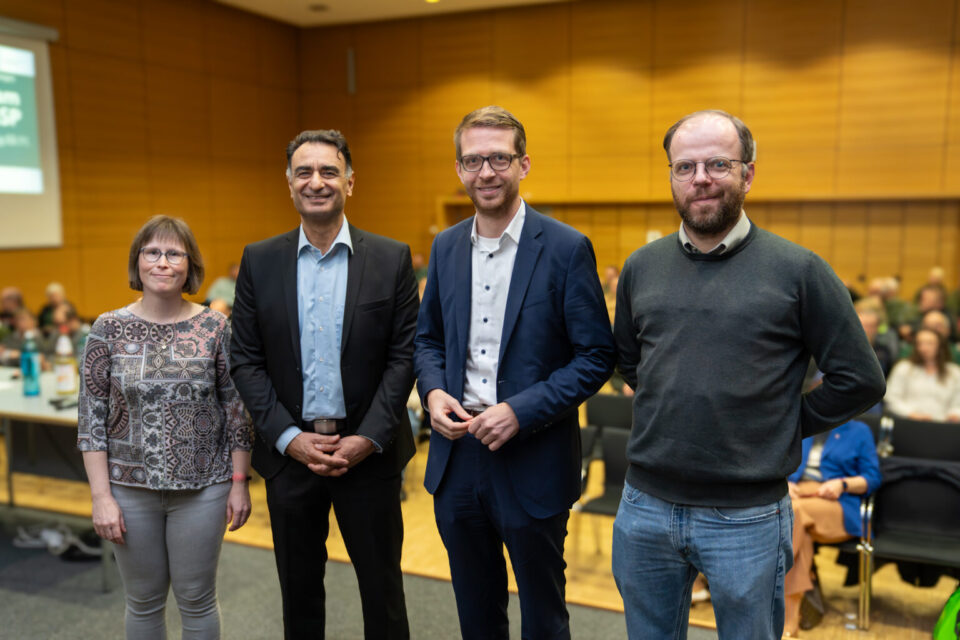 Dr. Katrin Stein (Amtsveterinärin Kreis GG), Adil Oyan (Erster Kreisbeigeordneter), Staatssekretär Michael Ruhl (HMLU) und Justus Kallmeyer (operativer Leiter des ASP-Führungsstabs im HMLU)